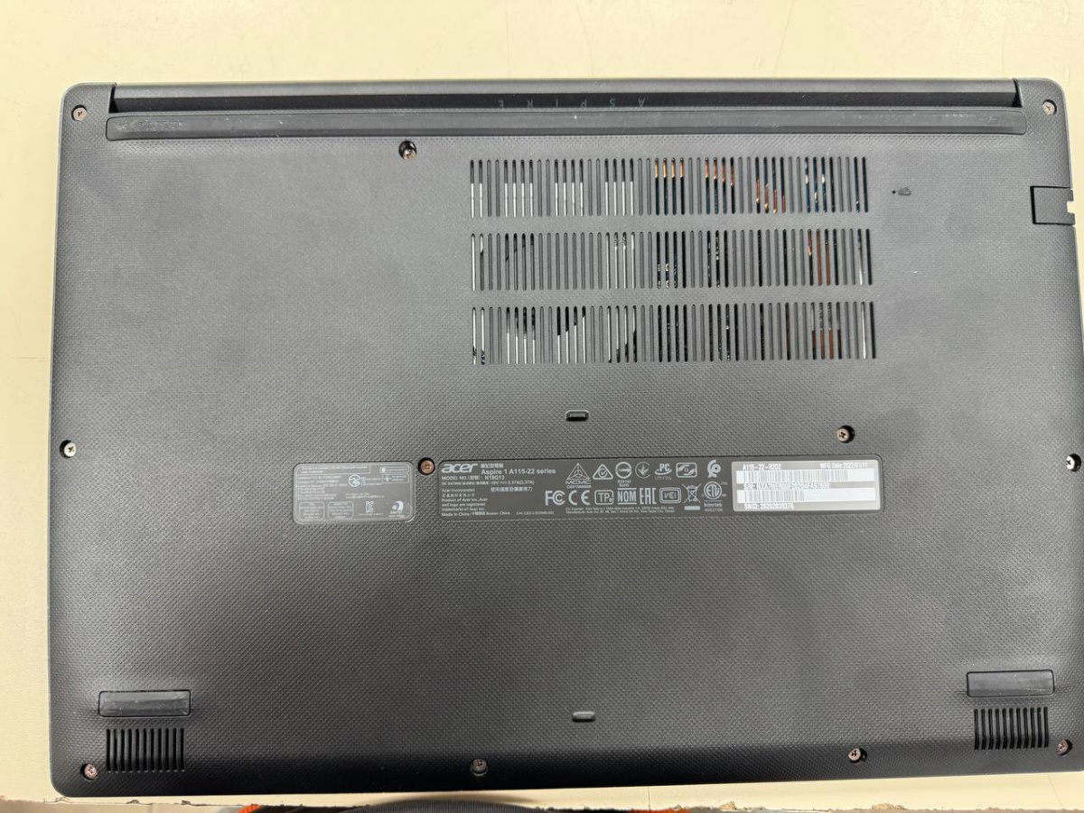 Ноутбук Acer Aspire 1; Silver 3050U, Radeon Vega 7, 4 Гб, 128 Гб, Нет