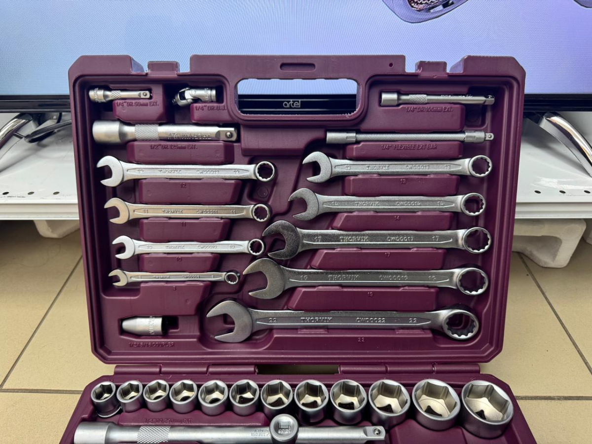 Набор инструментов Thorvik UTS0082