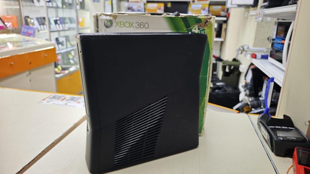 Игровая приставка Xbox 360 S