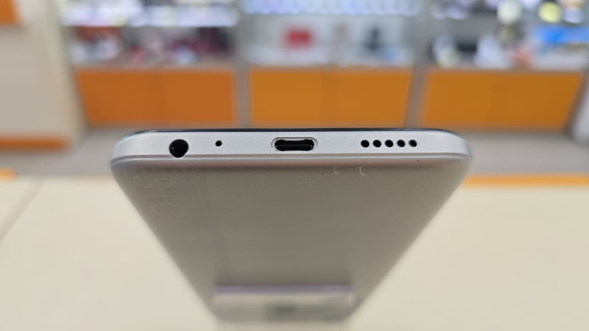 Смартфон Tecno Spark 8C 4/64