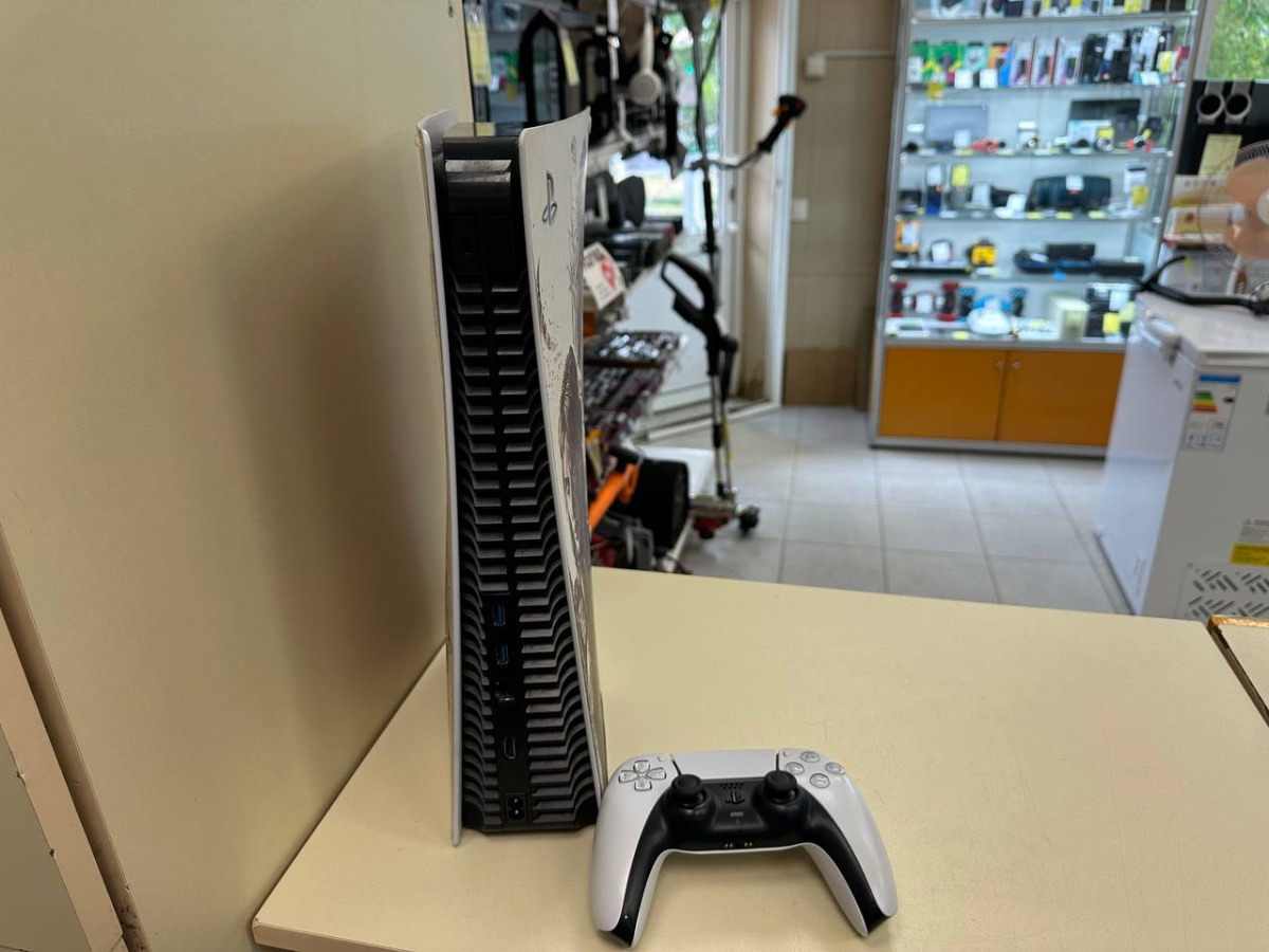 Игровая приставка PlayStation 5 825Gb (С дисководом)