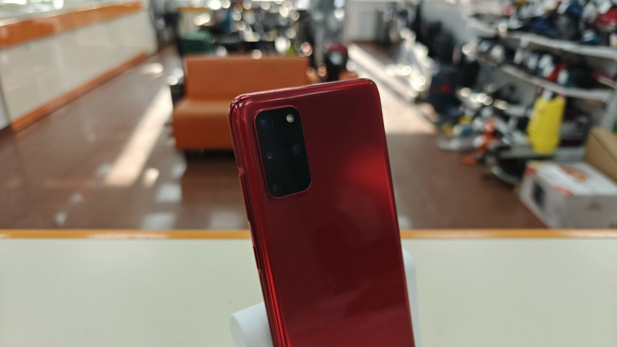 Смартфон Samsung Galaxy S20 Plus
