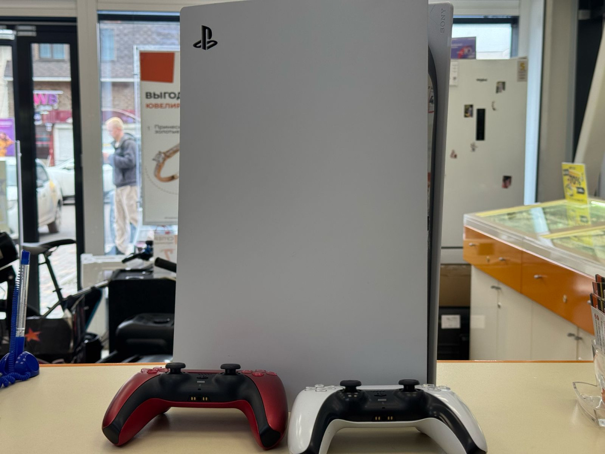 Игровая приставка PlayStation 5 825Gb (С дисководом)