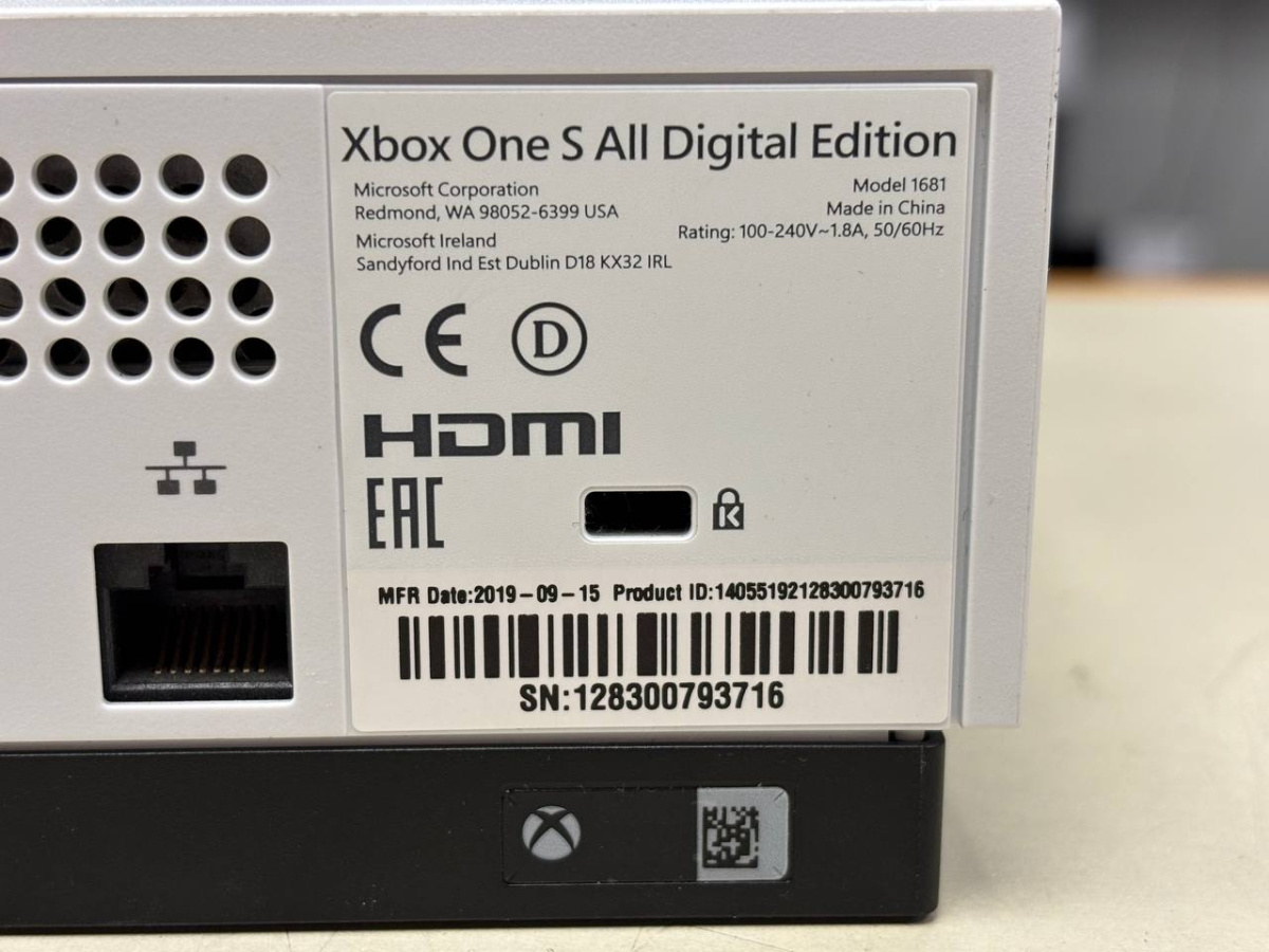 Игровая приставка  Xbox One S Digital Edition 500 GB