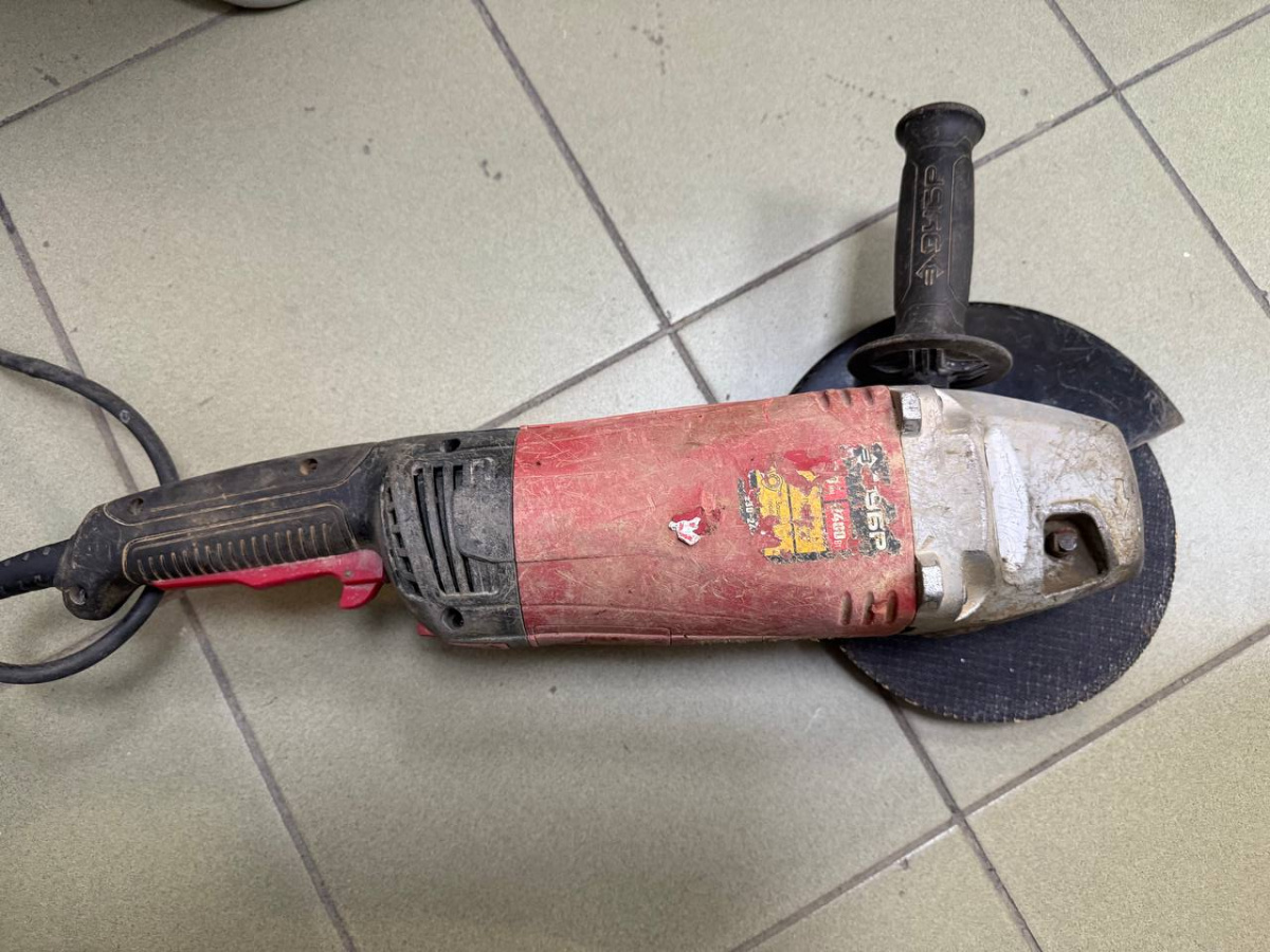 Угловая шлифмашина Зубр УШМ-230-2405 П