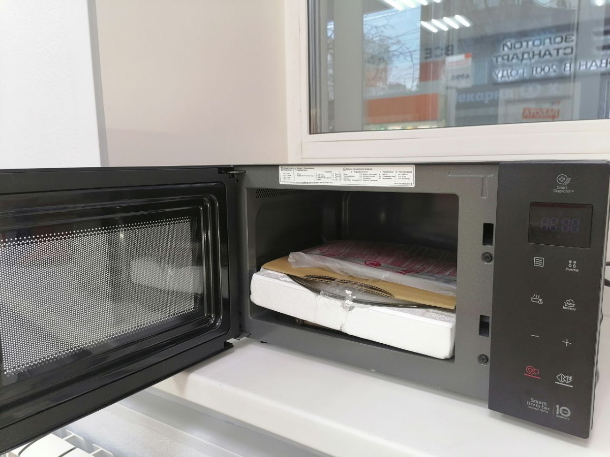 Микроволновая печь LG MW23W35GIB