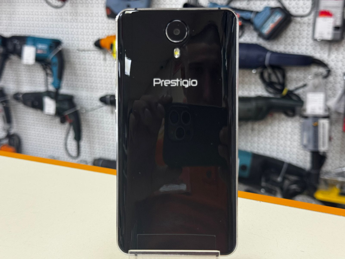 Смартфон Prestigio PSP5518DUO