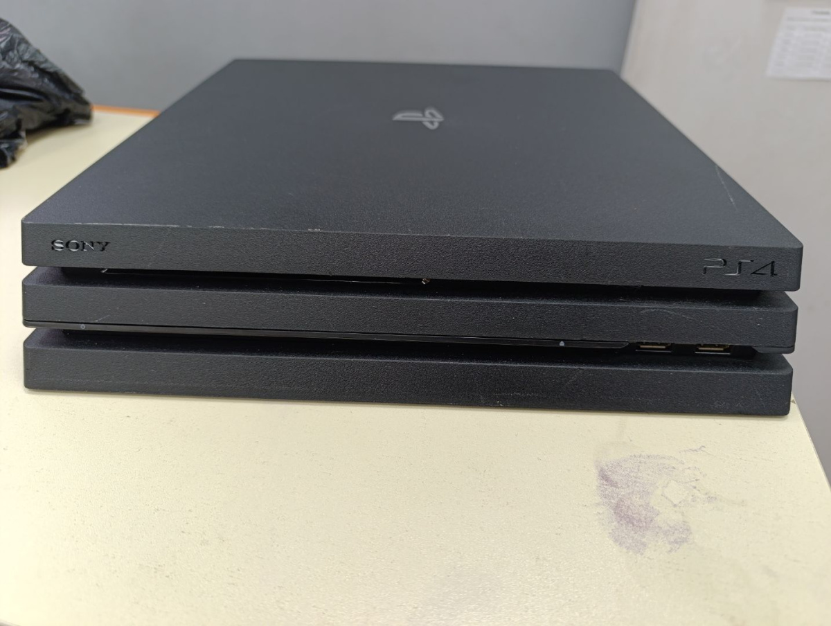 Игровая приставка PlayStation 4 Pro 1Tb