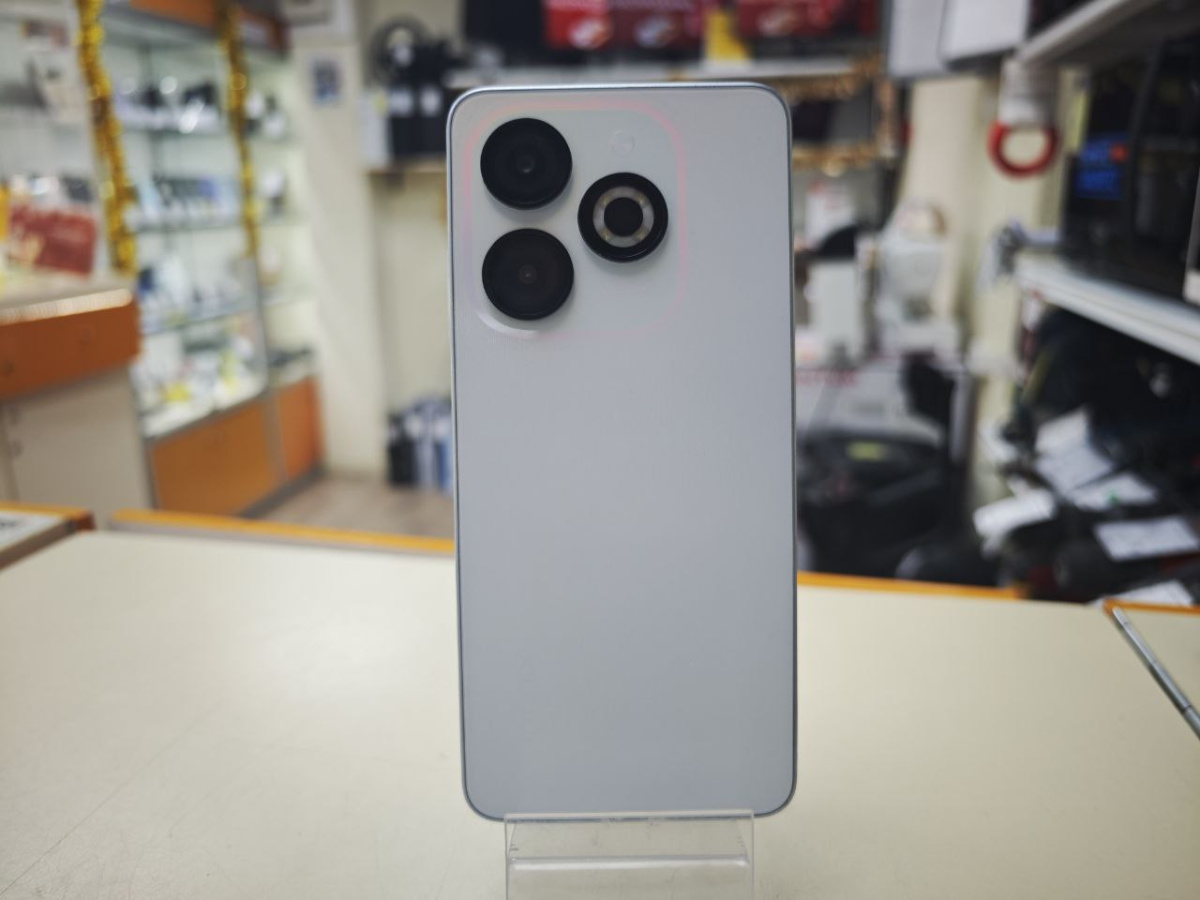 Смартфон Infinix Smart 8 4/128