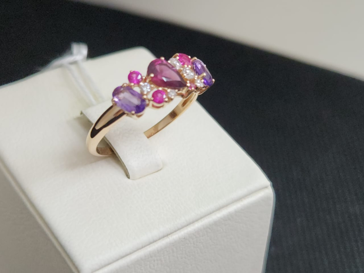 КОЛЬЦО С КАМНЯМИ (Au 585)