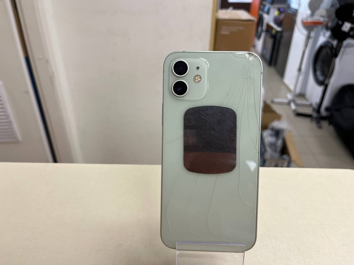 Смартфон Apple iPhone 12 64Gb
