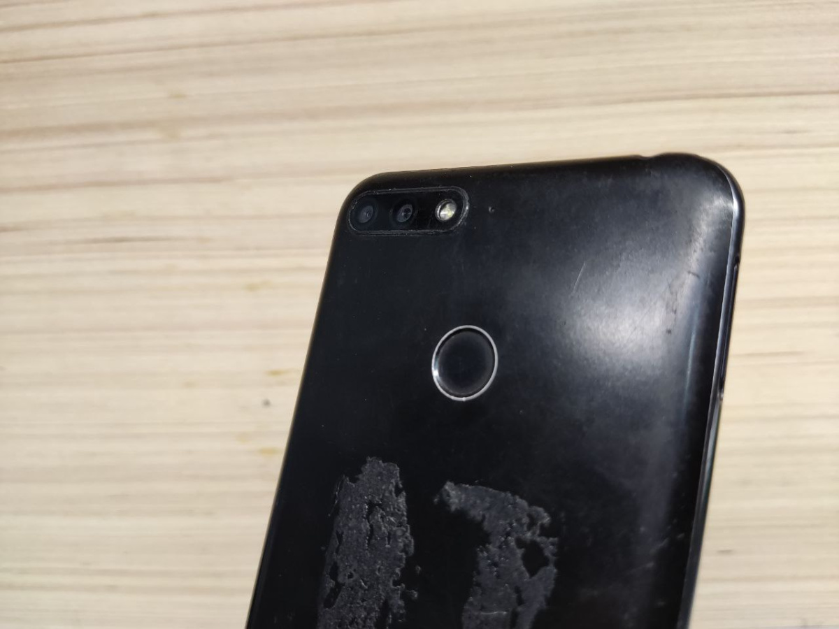 Смартфон Honor 7C 3/32