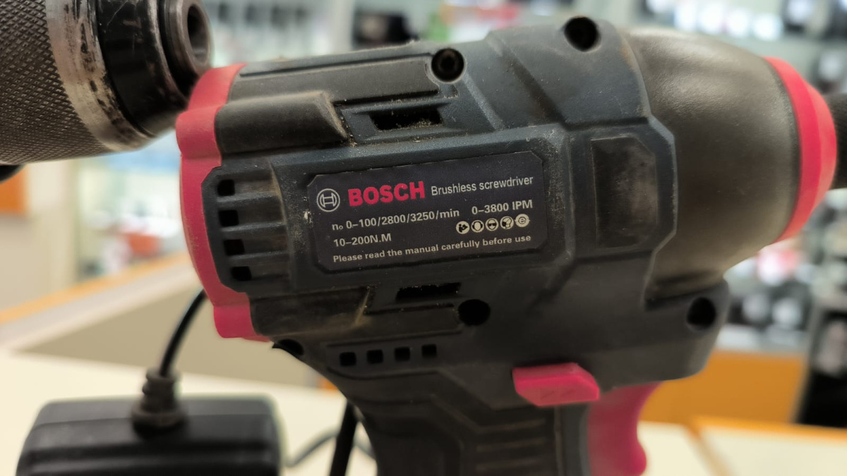 Шуруповерт Bosch EasyImpact 1200;