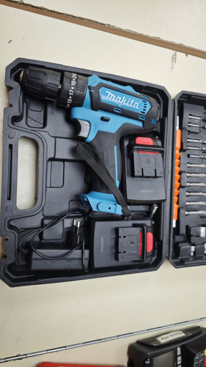Шуруповерт Makita 123.