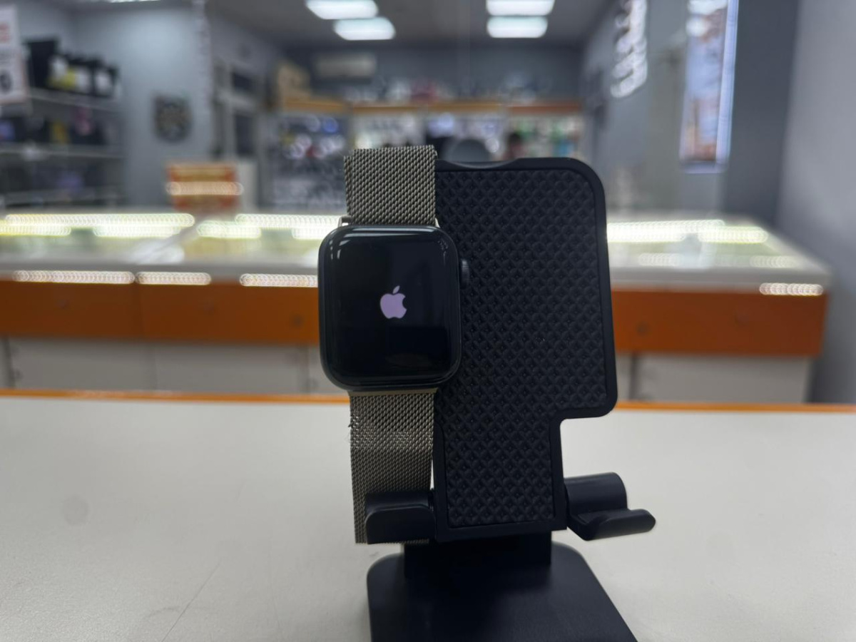 Смарт-часы Apple Watch SE 40mm