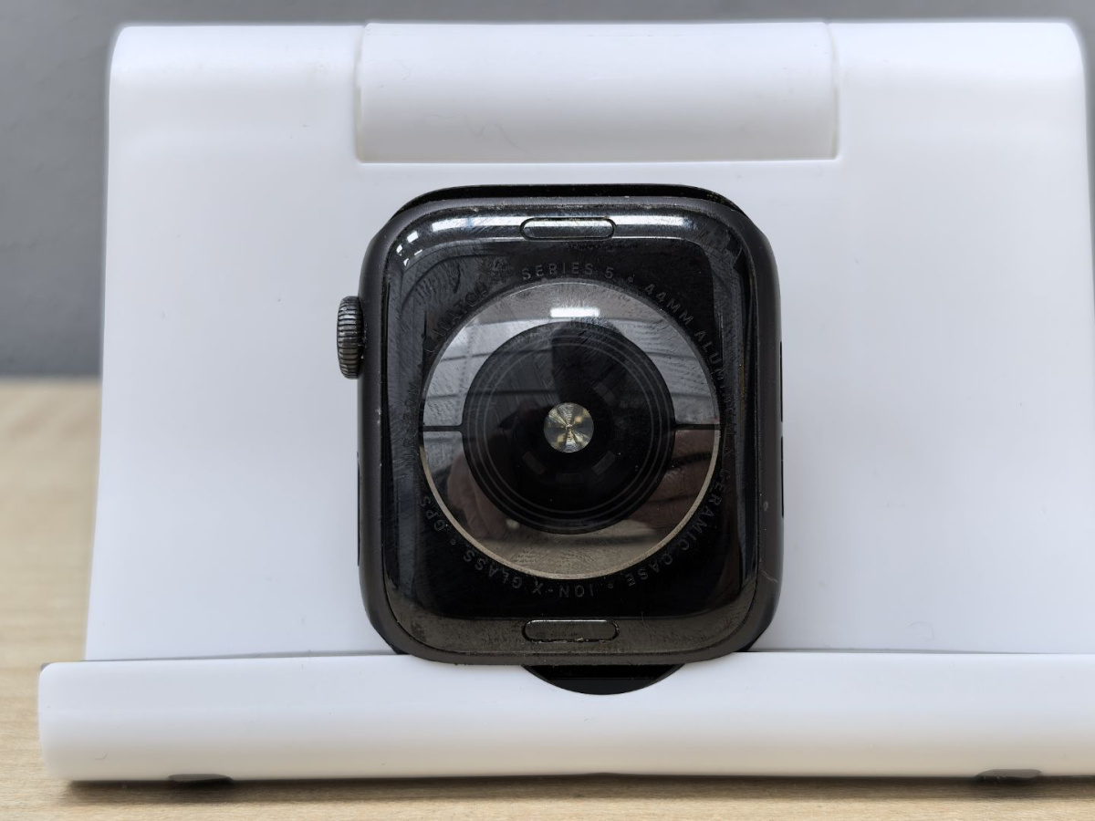 Смарт-часы Apple Watch Series 5 44 мм