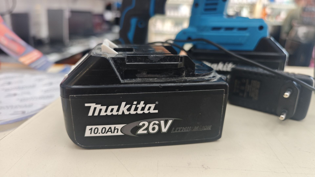 Перфоратор Makita 26V