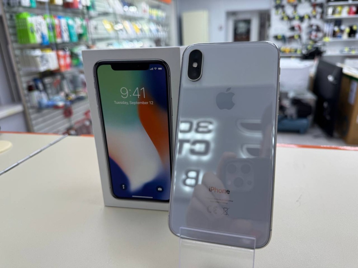 Смартфон Apple iPhone X 64Gb