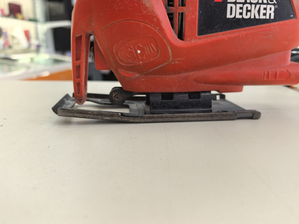 Лобзик Black & Decker KS600E