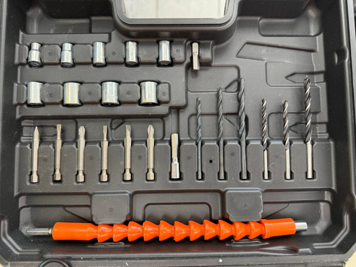 Шуруповерт Dewalt NoName