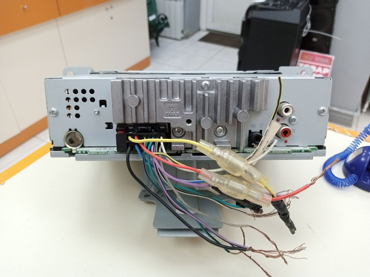 Автомагнитола Pioneer DEN-1420UB