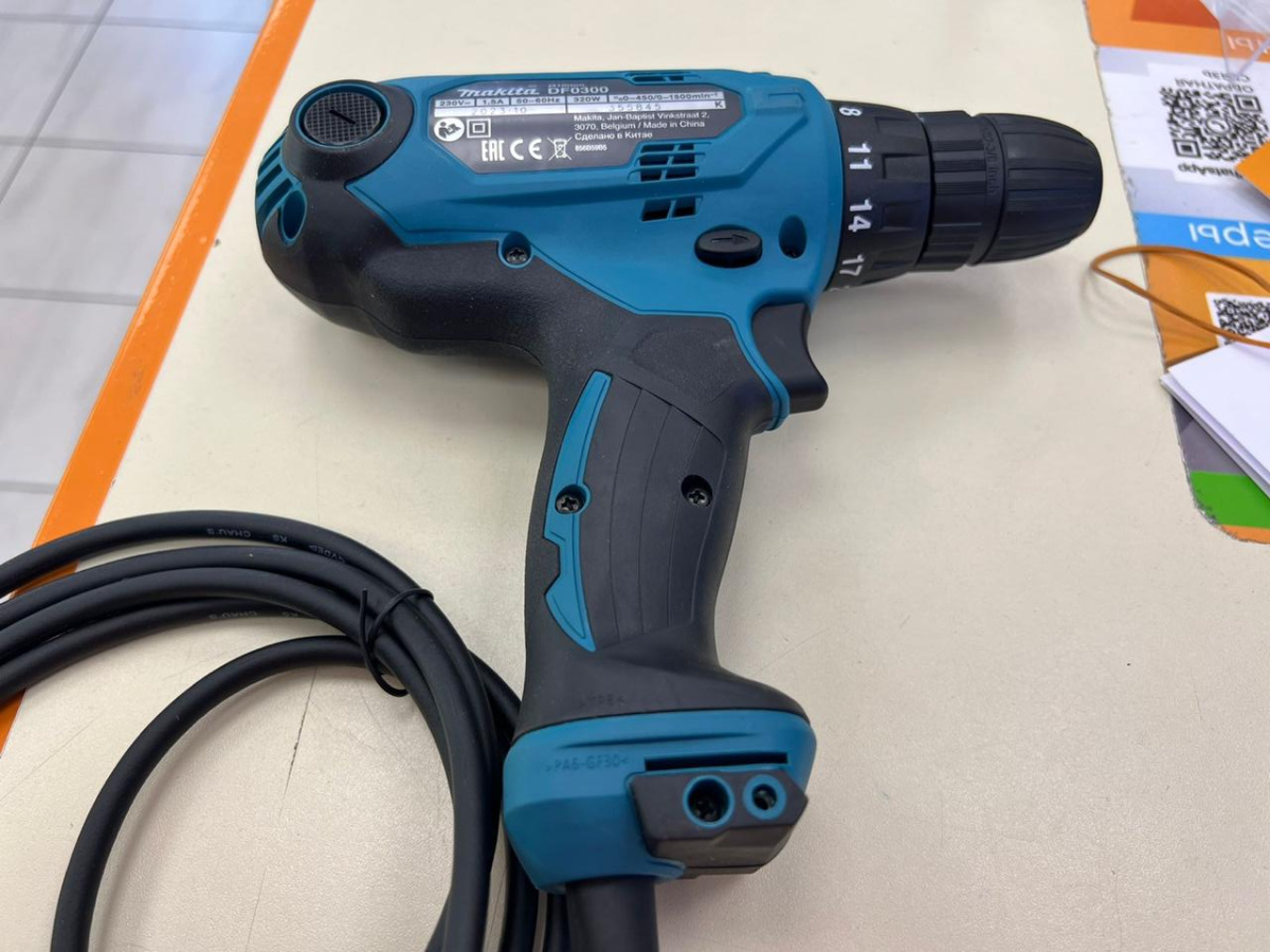 Шуруповерт Makita DF0300