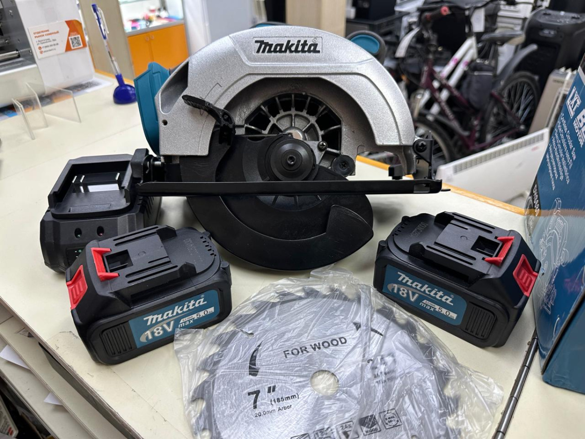 Дисковая пила Makita Dhs680