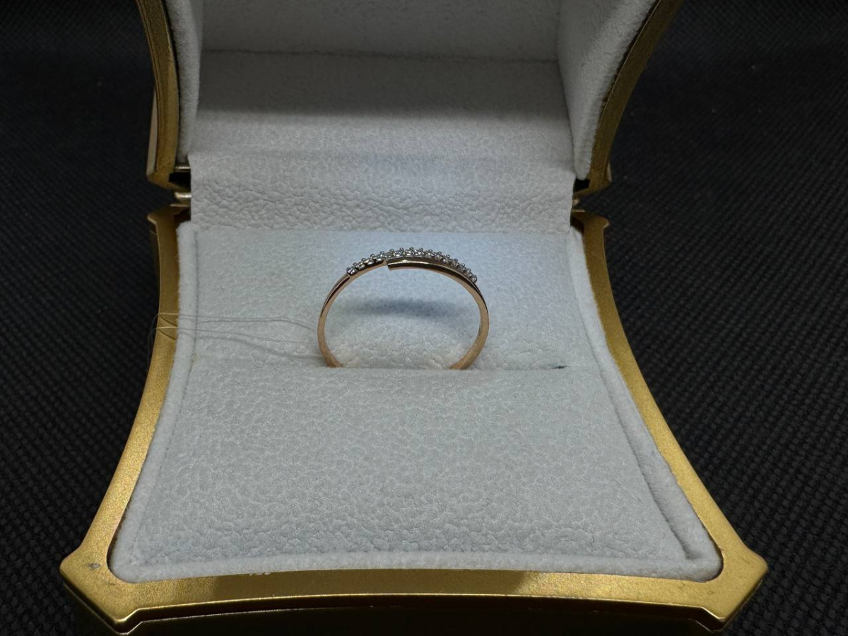 822050 КОЛЬЦО С КАМНЯМИ (Au 585)