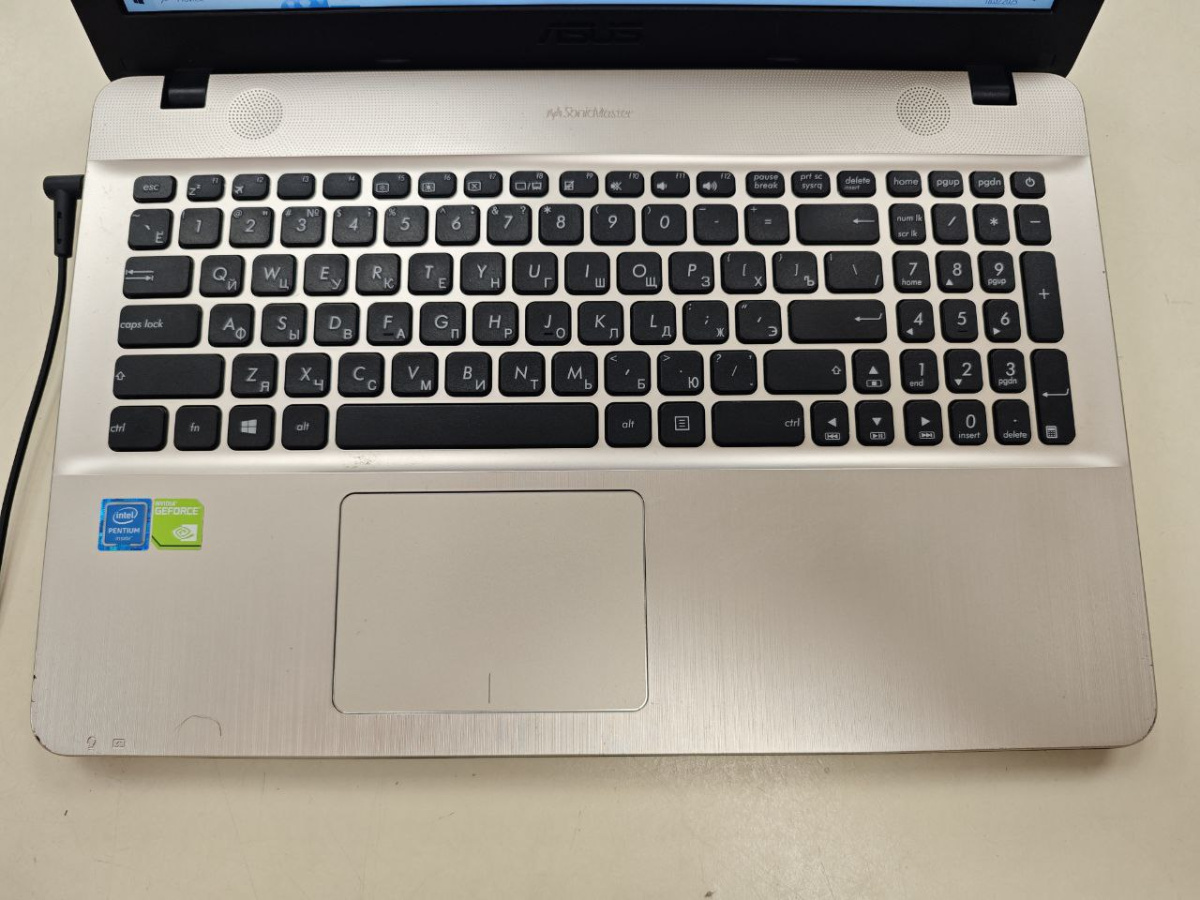 Ноутбук ASUS; Pentium N4200, Geforce 810M, 8 Гб, 320 Гб, Нет