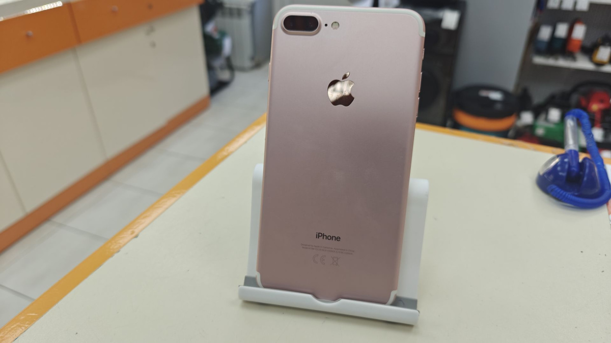 Смартфон Apple iPhone 7 Plus 32Gb