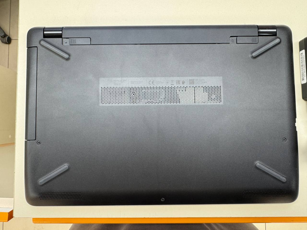 Ноутбук HP hp 15ra058ur; Celeron N3060, Intel HD Graphics 400, 4 Гб, Нет, 500 Гб