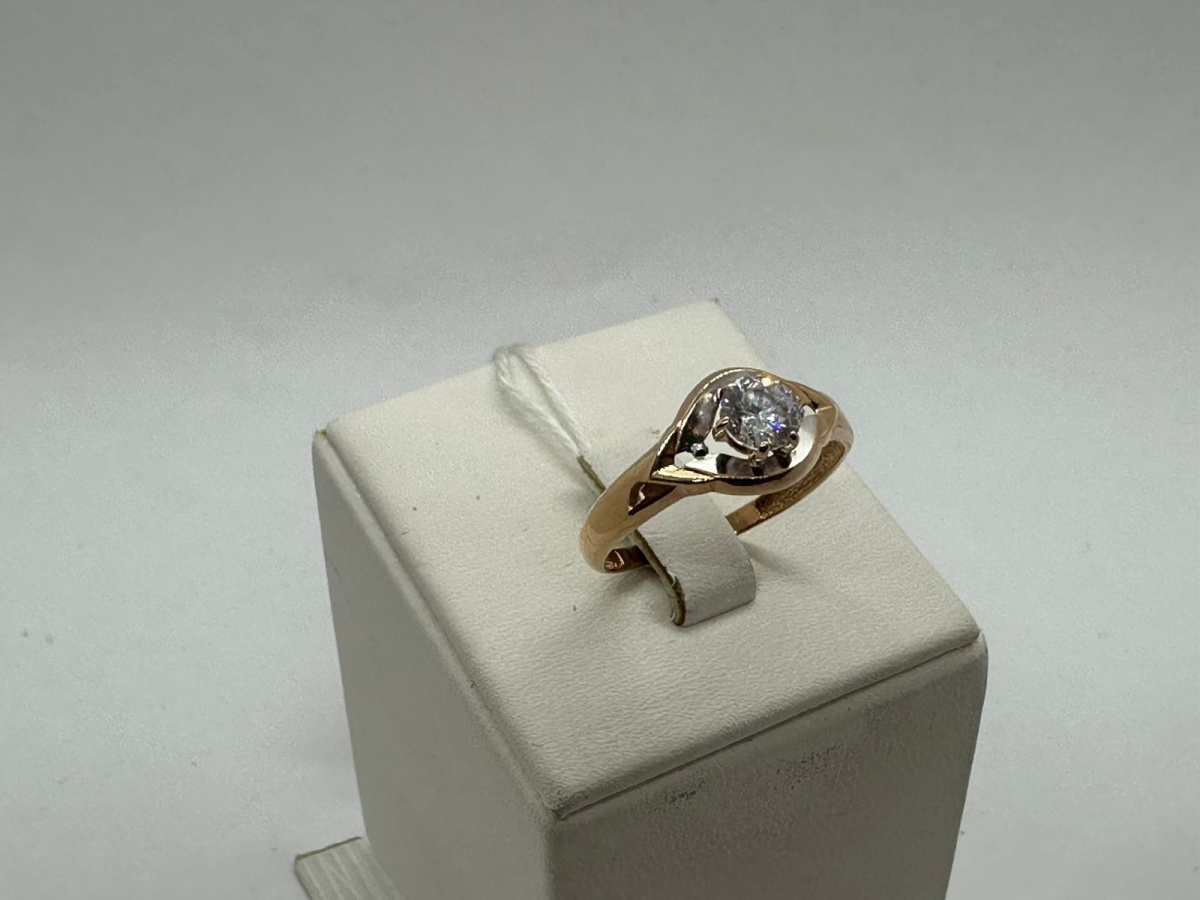 КОЛКМ585 КОЛЬЦО С КАМНЕМ (Au 585) КОЛКМ585 КОЛЬЦО С КАМНЕМ (Au 585)