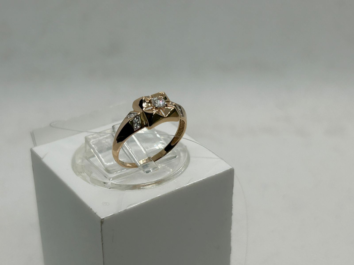 КОЛЬЦО С КАМНЯМИ (Au 585)