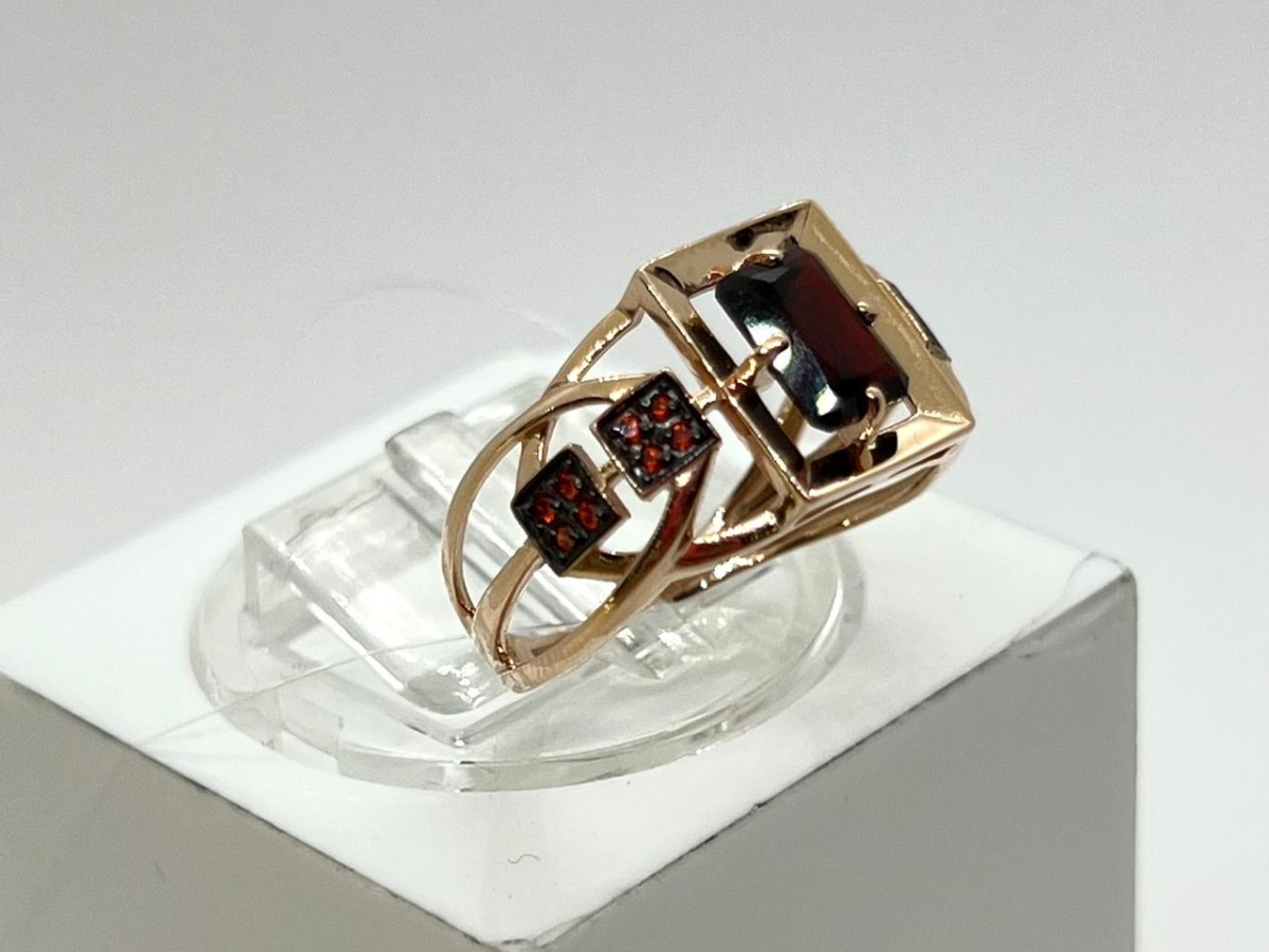 КОЛЬЦО ГРАНАТ с камнями (Au 585)