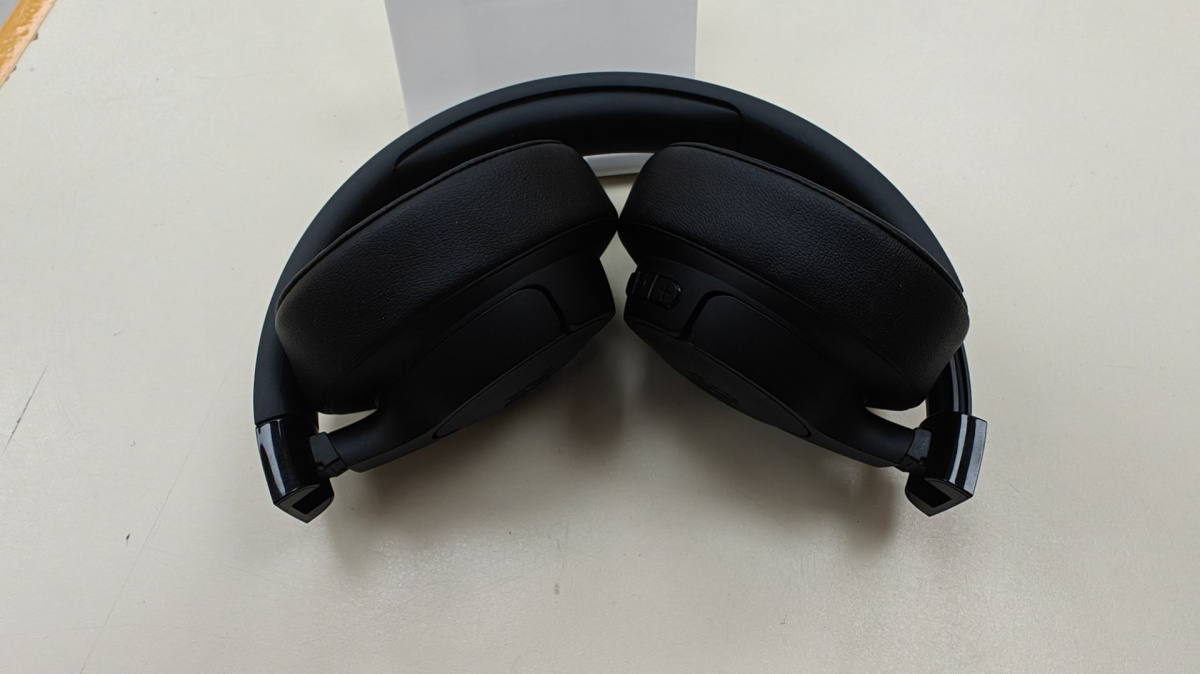 Наушники беспроводные JBL Tune 720BT;