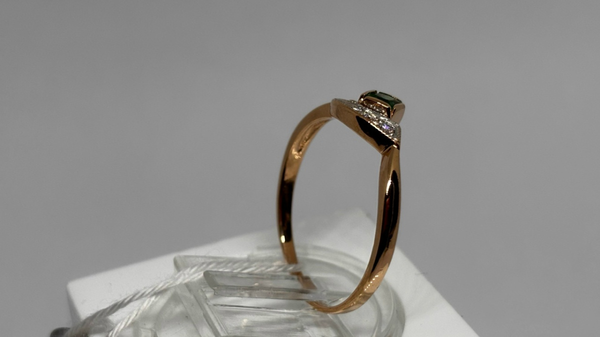 КОЛЬЦО С КАМНЯМИ (Au 585)