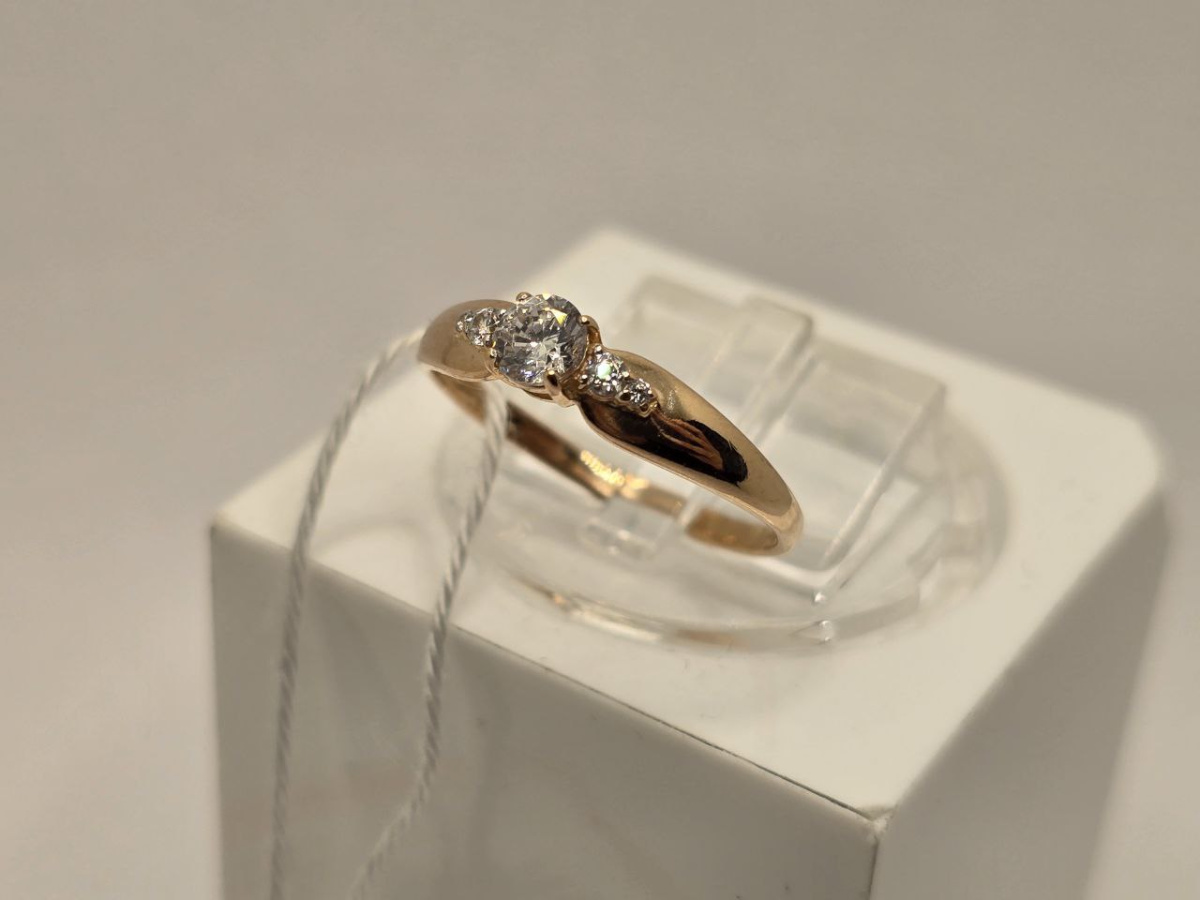 КОЛЬЦО С КАМНЯМИ (Au 585)