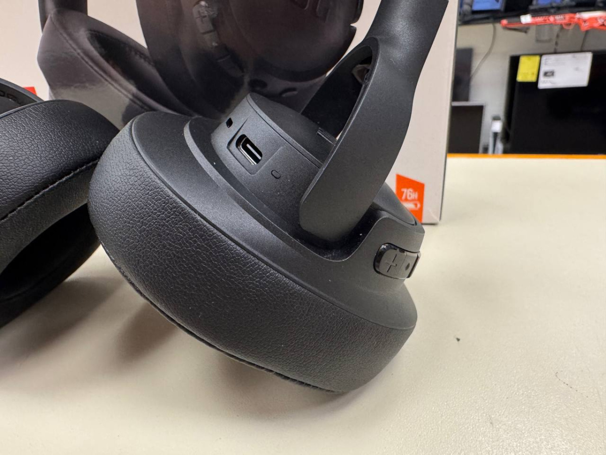 Наушники беспроводные JBL Tune 720BT;
