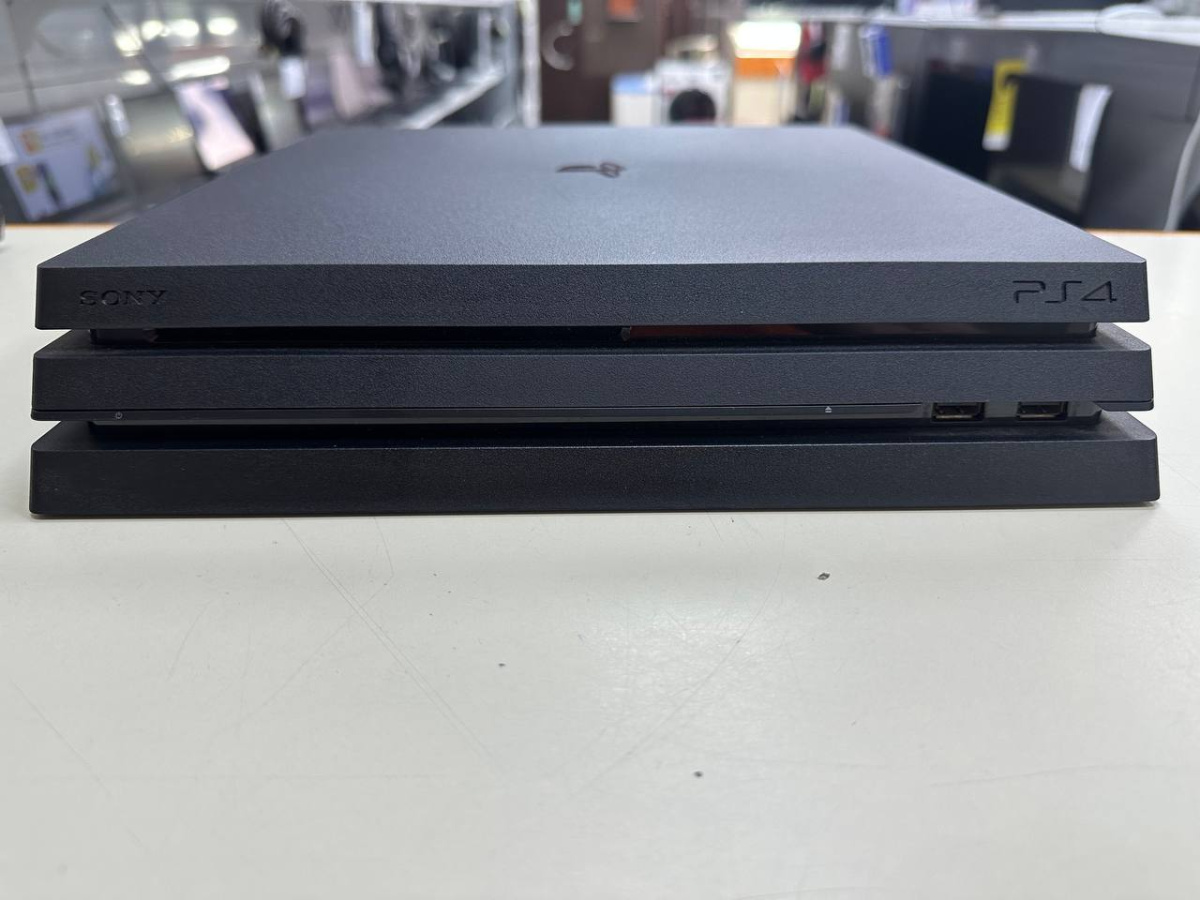 Игровая приставка PlayStation 4 Pro 1Tb