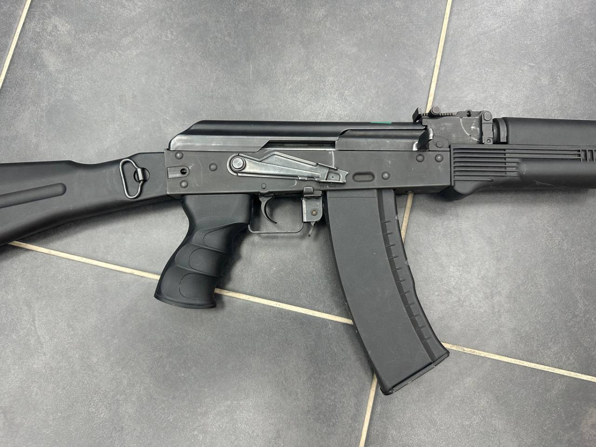 Страйкбольный автомат AK 74;