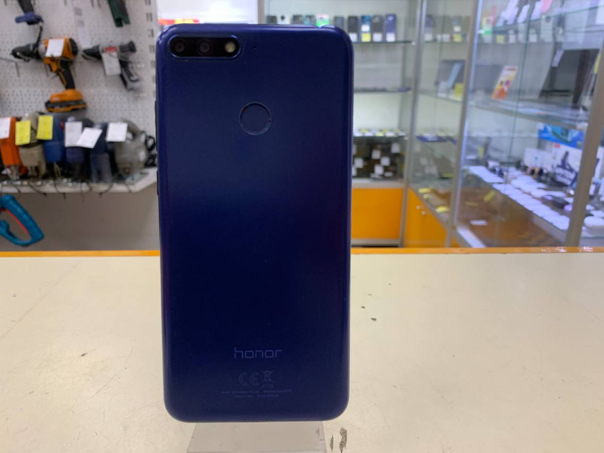 Смартфон Honor 7C 3/32