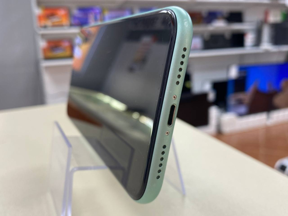 Смартфон Apple iPhone 11 64Gb