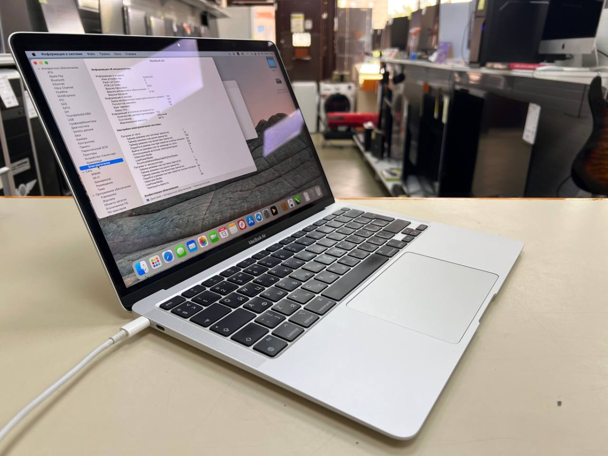Ноутбук Apple Macbook M1 2337; Apple M1, HD Graphics, 8 Гб, 256 Гб, Нет
