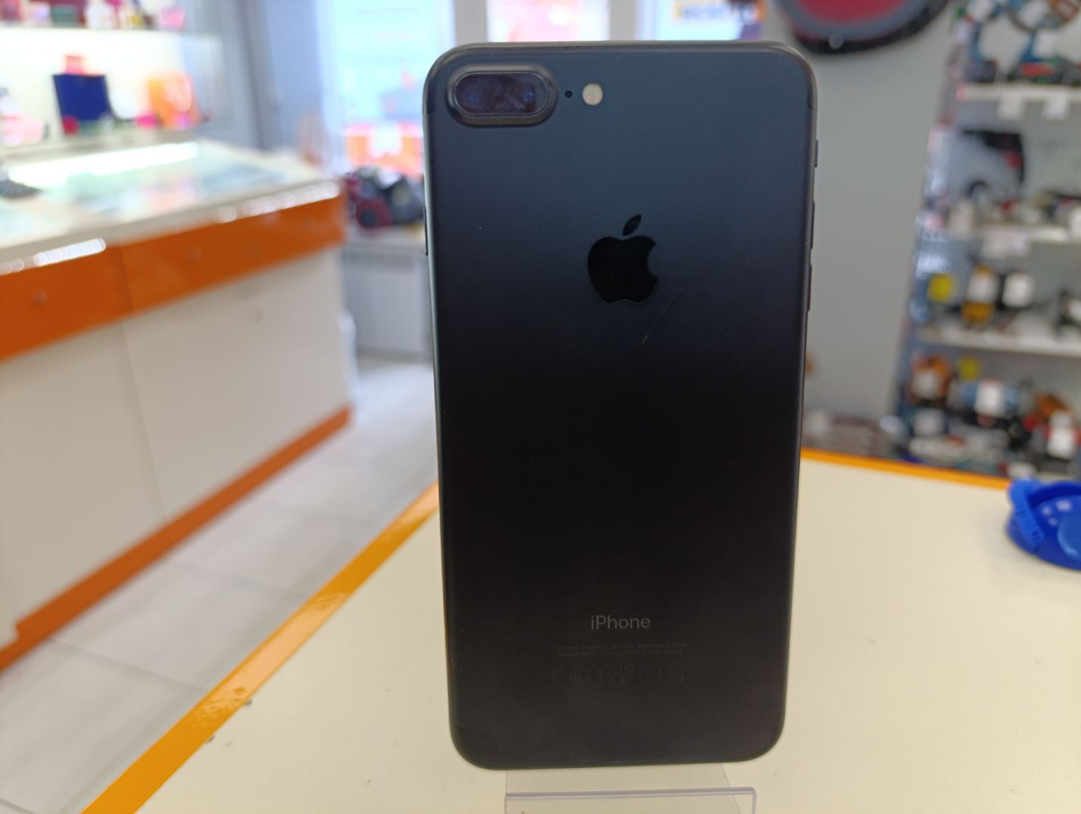 Смартфон Apple iPhone 7 Plus 32Gb