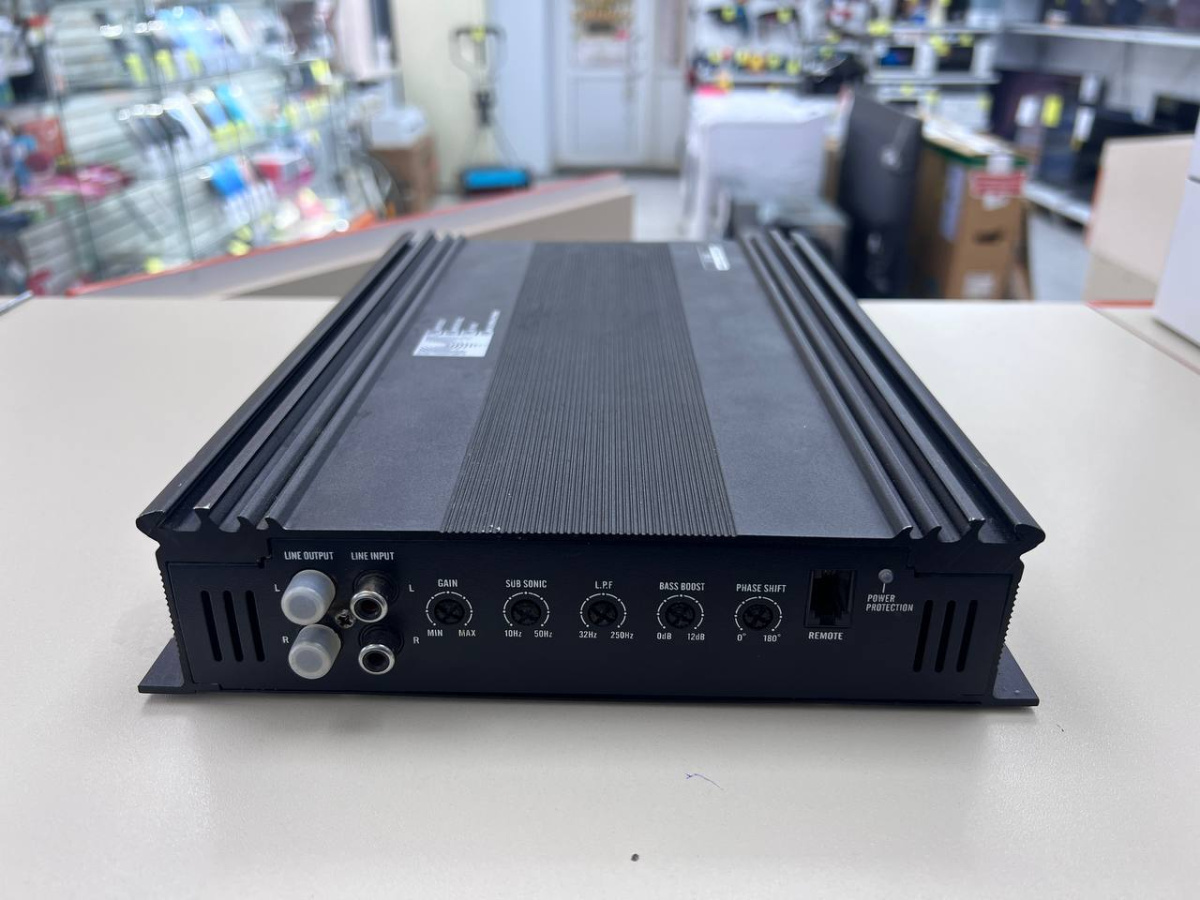 Усилитель моноблок Momo D-500;