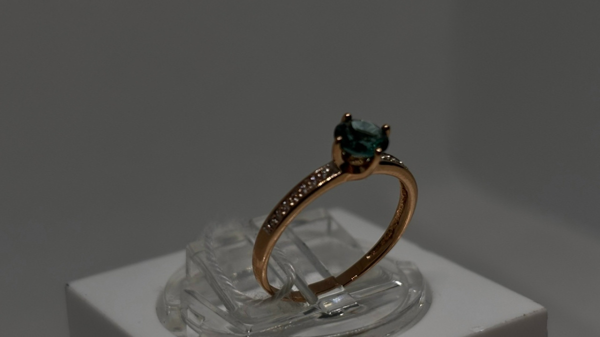 КОЛЬЦО С КАМНЯМИ (Au 585)