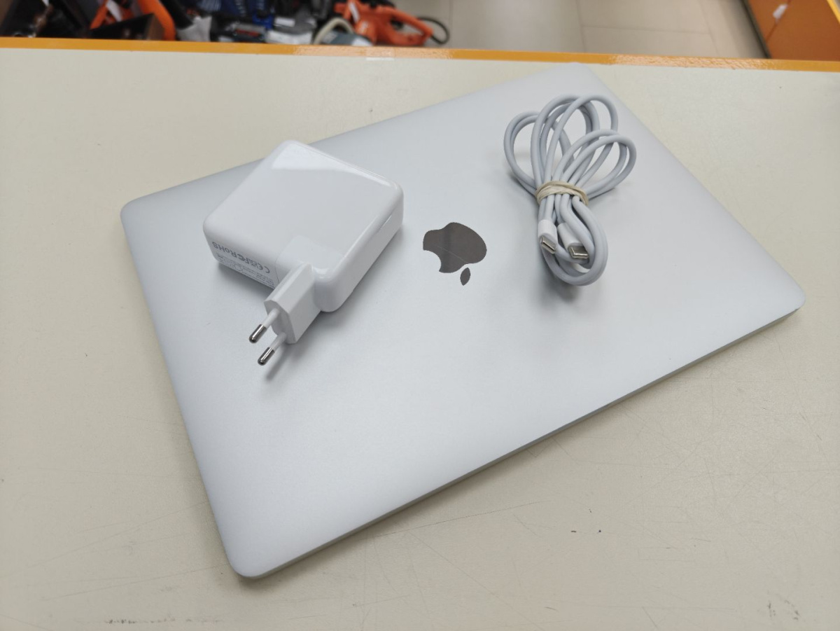 Ноутбук Apple MacBook Pro i5 (13 дюймов два порта Thunderbolt 3 2016) A1708