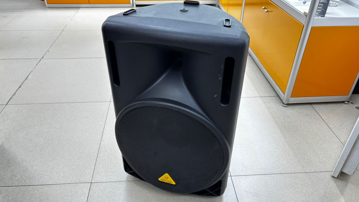 Акустическая система Behringer B215D