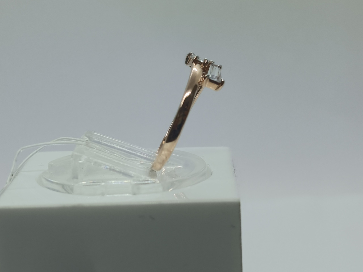 КОЛЬЦО С КАМНЯМИ (Au 585)