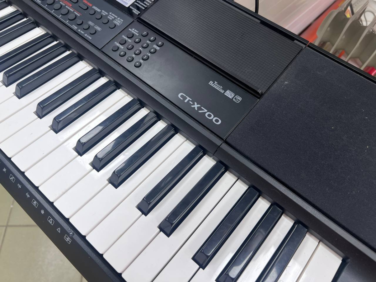 Синтезатор Casio CT-X700